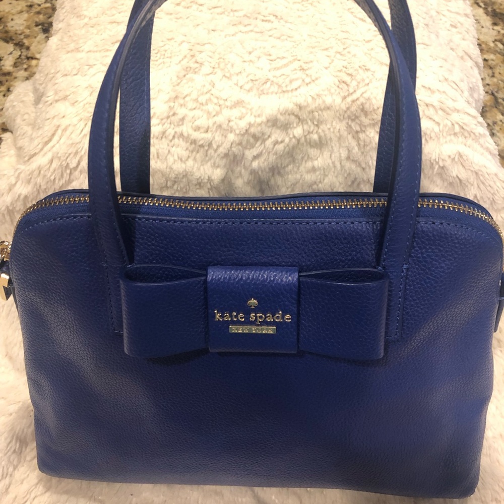 Adorable Kate Spade. Great for Spring and Summer.